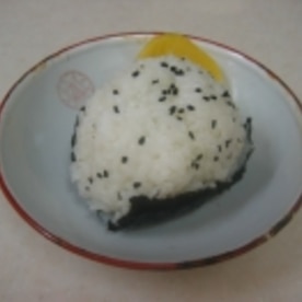 塩こんぶとごま塩のおにぎり レシピ 作り方 By ぶるぶるらぶ 楽天レシピ 塩こんぶとごま塩のおにぎり レシピ 作り方 By ぶるぶるらぶ 楽天レシピ